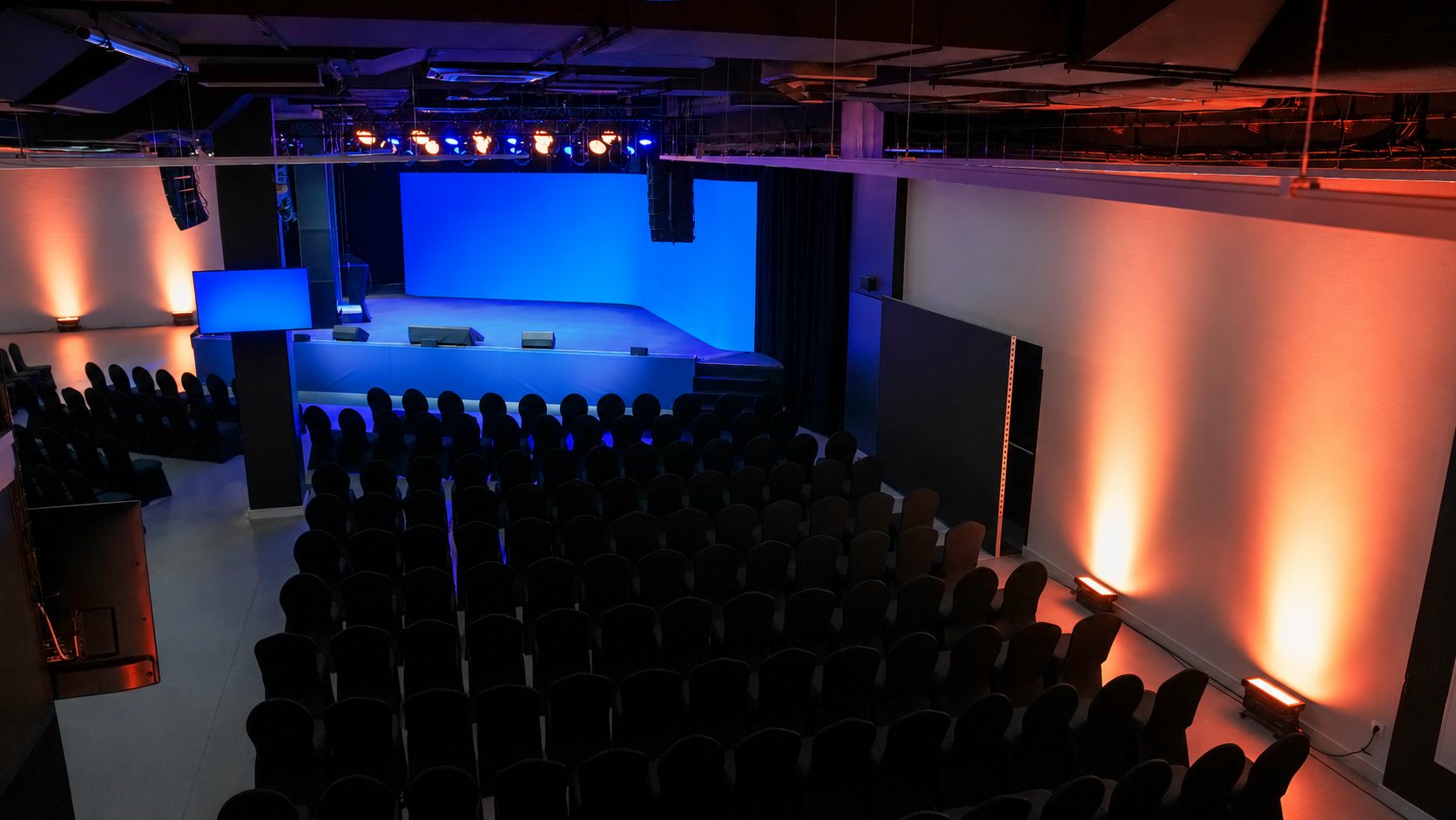 Klub Muzyczny B17 w ustawieniu teatralnym